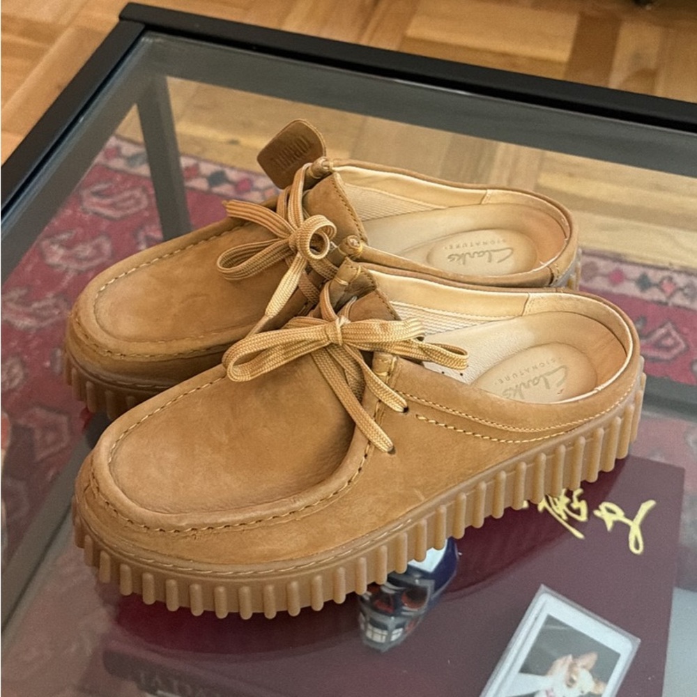 Worn Once Clarks Camel/Tan Leather Platform Moccasin Mules